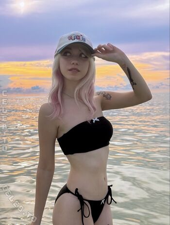 Full leaked Iluvmeww page private photo