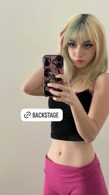 Full leaked Iluvmeww page private photo