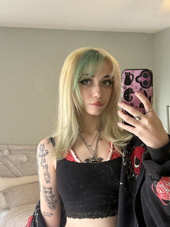 Full leaked Iluvmeww page private photo