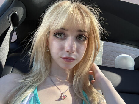 Full leaked Iluvmeww page private photo
