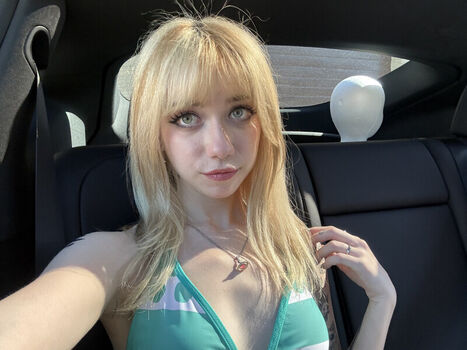 Full leaked Iluvmeww page private photo