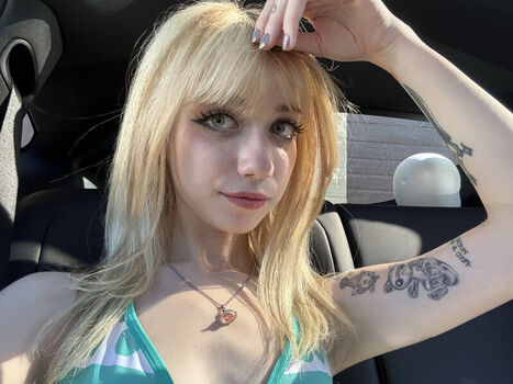Full leaked Iluvmeww private photo