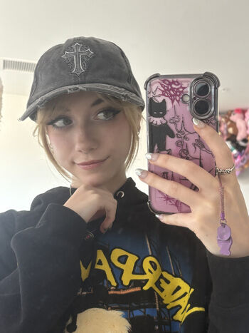 Full leaked Iluvmeww page private photo