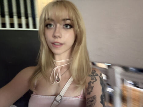 Full leaked Iluvmeww page private photo