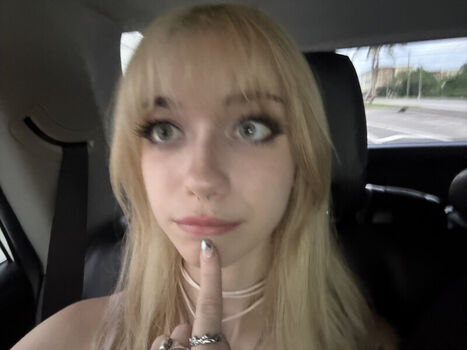 Full leaked Iluvmeww page private photo
