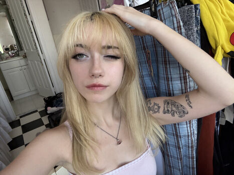Full leaked Iluvmeww page private photo