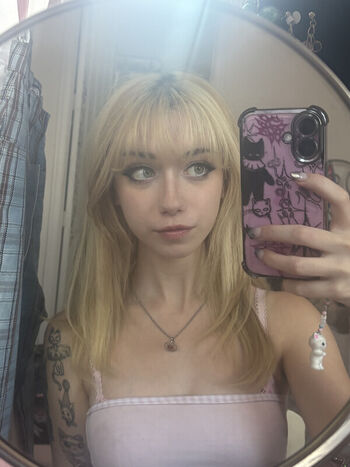 Full leaked Iluvmeww page private photo