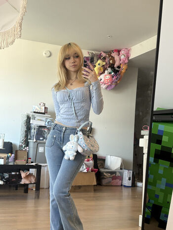 Full leaked Iluvmeww page private photo