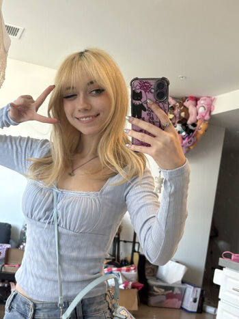 Full leaked Iluvmeww page private photo
