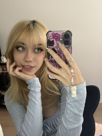 Full leaked Iluvmeww private photo