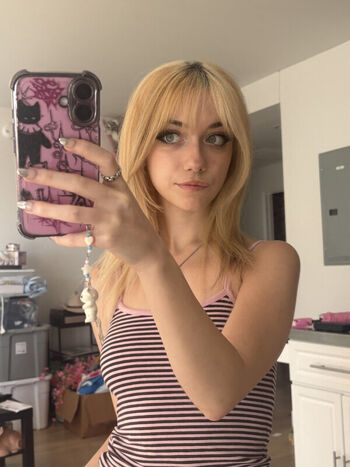 Full leaked Iluvmeww private photo