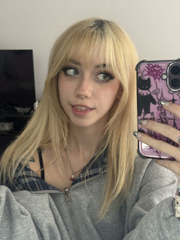 Full leaked Iluvmeww private photo