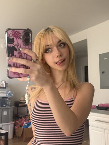 Full leaked Iluvmeww private photo