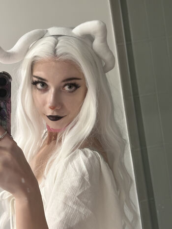 Full leaked Iluvmeww private photo