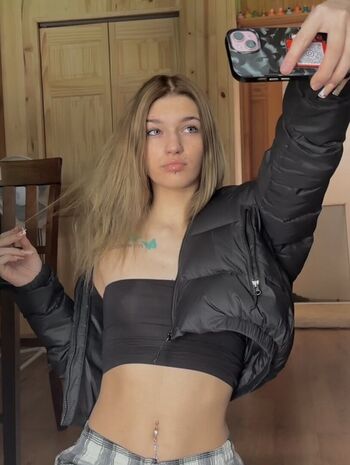 Full leaked Iluvsavyy private photo