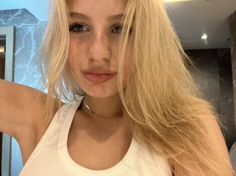 Full leaked Iminsideyu private photo
