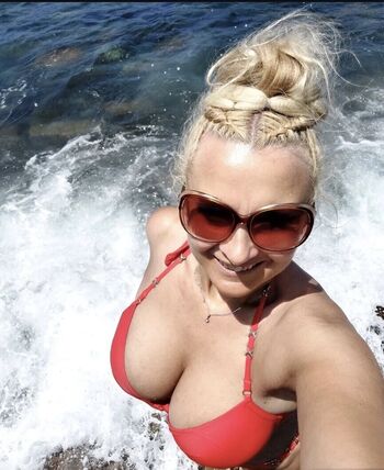 Full leaked Incredible milf private photo