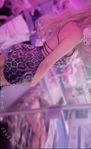 Full leaked Introvertierte private photo