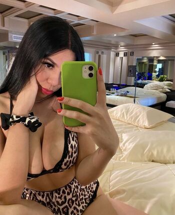 Full leaked Intrusaaa page private photo