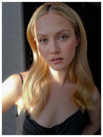Iris Apatow