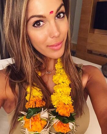 Full leaked Iris mittenaere private photo