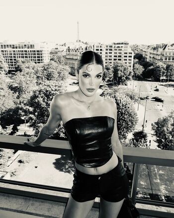 Full leaked Iris mittenaere private photo