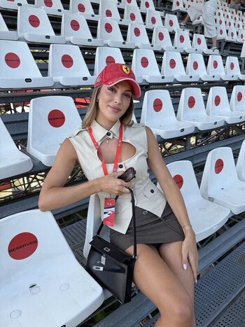 Full leaked Iris mittenaere private photo