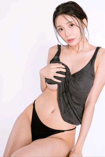Full leaked Iris xiao page private photo