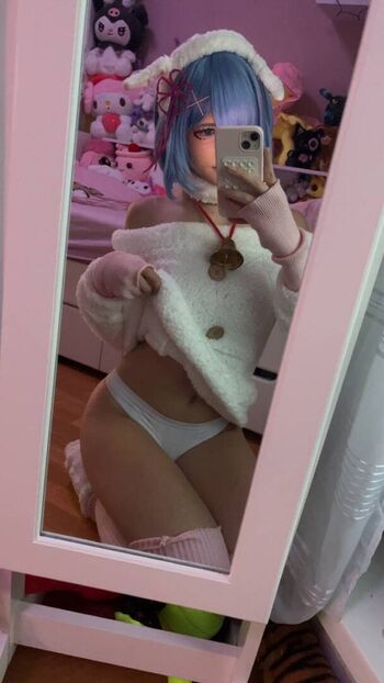 Full leaked Isii cos page private photo