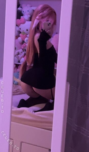 Full leaked Isii cos page private photo