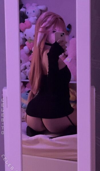Full leaked Isii cos page private photo