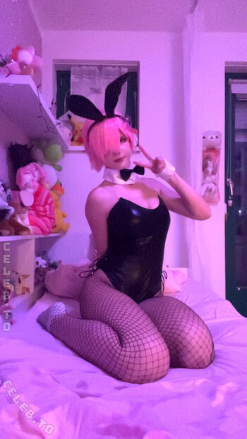 Full leaked Isii cos page private photo