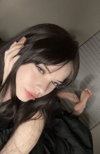 Full leaked Isizzly page private photo