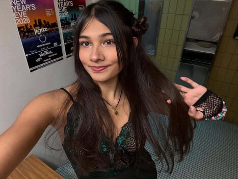 Full leaked Ithinkurlovely private photo