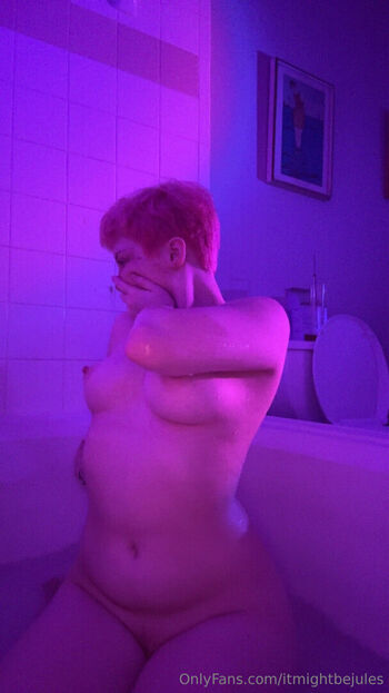 Full leaked Itmightbekaraa private photo