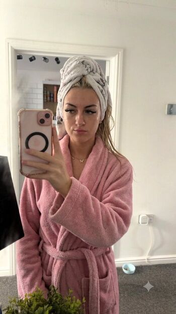 Full leaked Itsbellagrace private photo