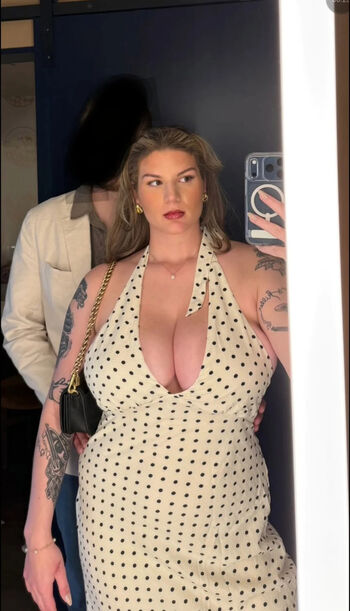 Full leaked Itshannahowo page private photo