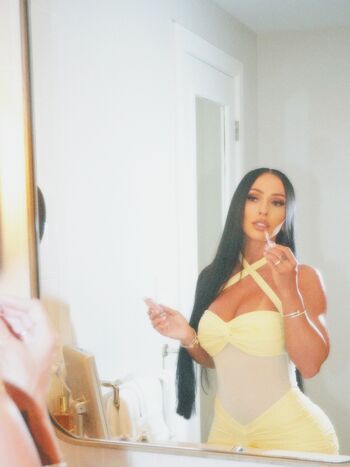 Full leaked Itskhrysss private photo