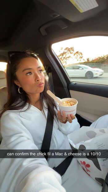 Full leaked Itslaaurr  page private photo