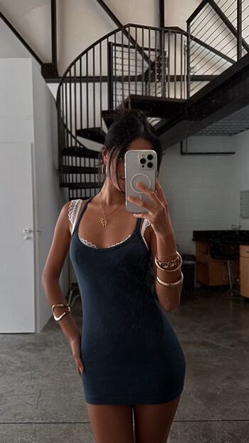 Full leaked Itslaaurr private photo