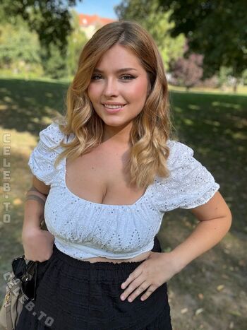 Full leaked Itsschmolli private photo