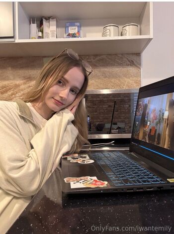 Full leaked Iwantemily private photo