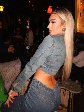 Full leaked Izzi dame page private photo