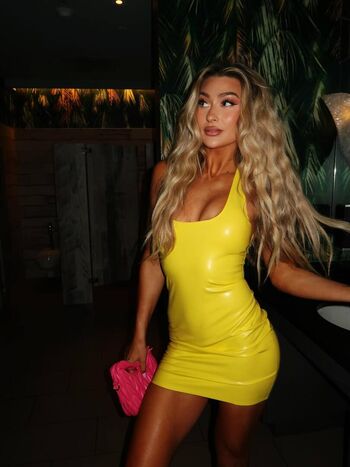 Full leaked Izzi dame page private photo