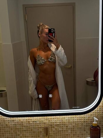 Full leaked Izzi dame page private photo