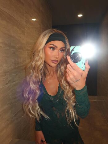 Full leaked Izzi dame page private photo