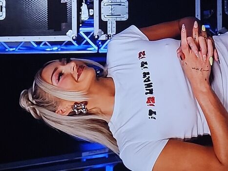 Full leaked Izzi dame page private photo