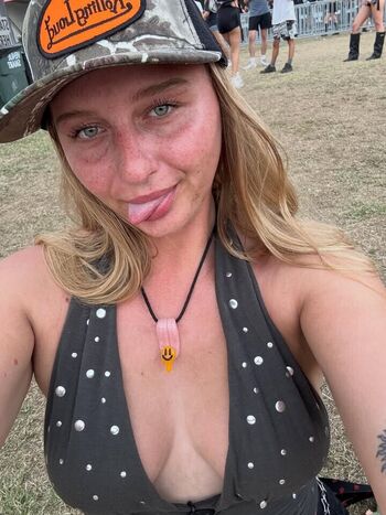 Full leaked Izzybizzybelle private photo