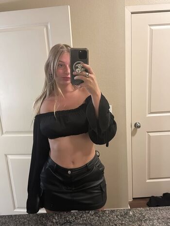 Full leaked Izzybizzybelle private photo