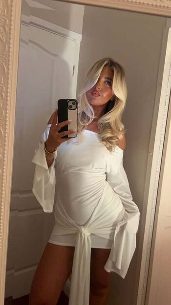 Full leaked Izzytaffs private photo